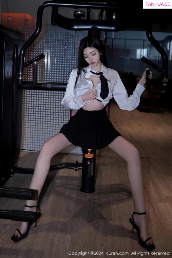 唐安琪  [XiuRen]高清写真图 2024.01.02 No.7894 安琪Yee 黑丝美腿第21张图片